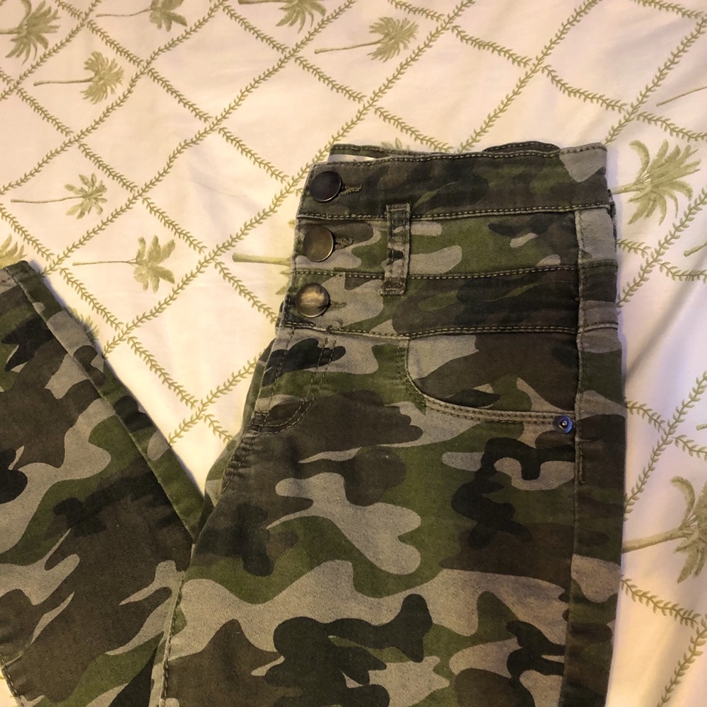 Camouflage jeans🏷